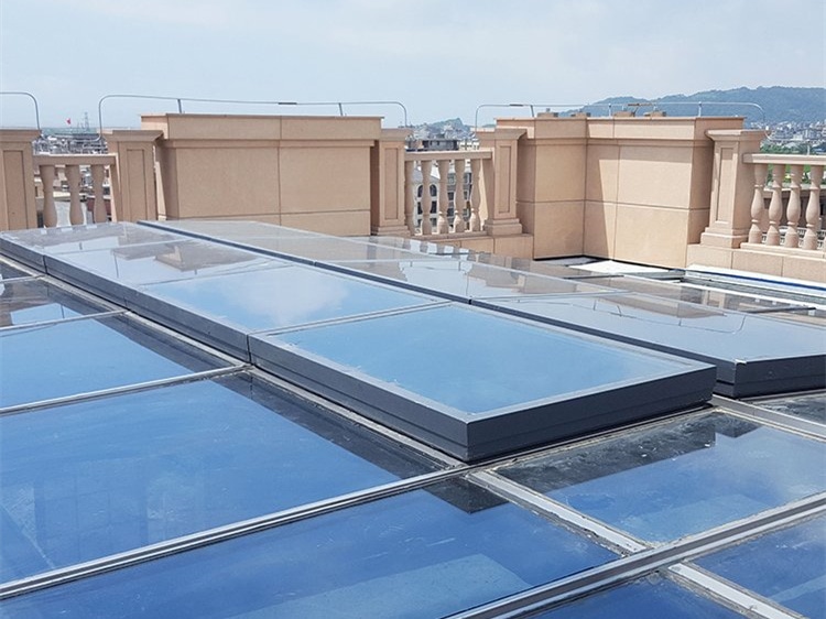 一字型電動(dòng)排煙天窗